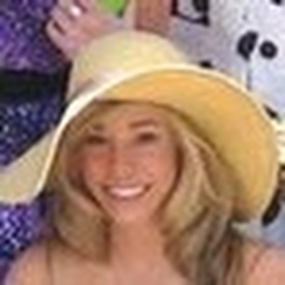 Meet your Posher, Stephanie - Picture 1 of 1